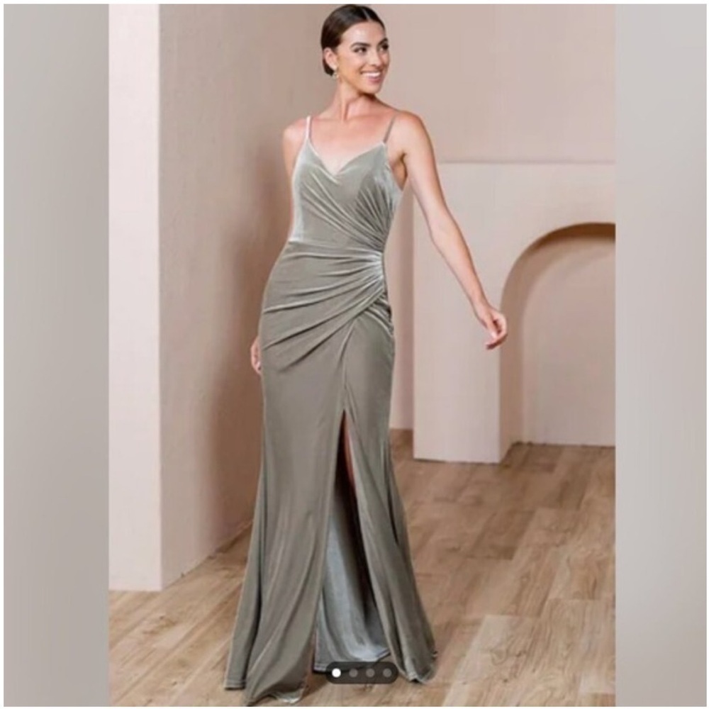 Reverly Rory velvet dress in Olive size 6